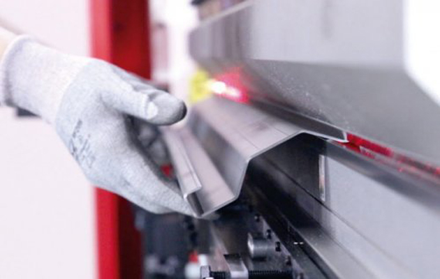 Abkant Pres Operasyonlarında Hassasiyetin Temeli: Fanarma Alt ve Üst Kalıp Sistemleri