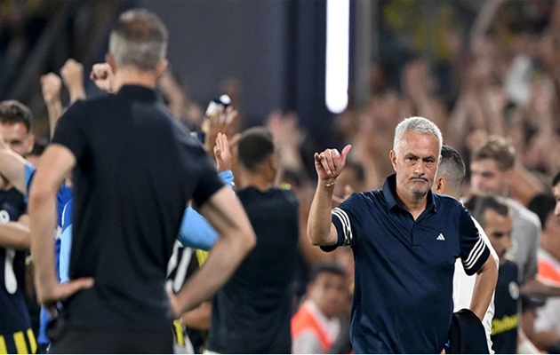 Mourinho’dan Psikolojik Savaş: Kadıköy’de Feyenoord’u Mat Etti!